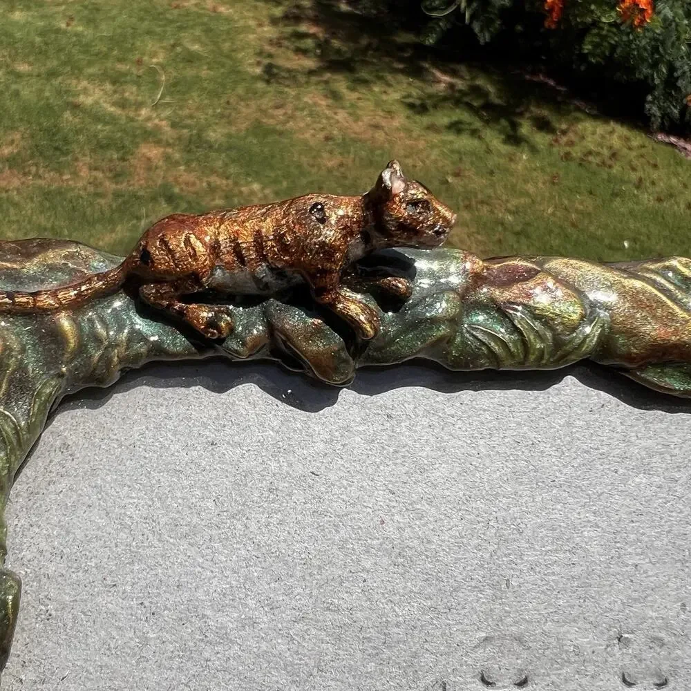 Vintage tiger-themed picture frame Holds 6x4” Enamel/metal